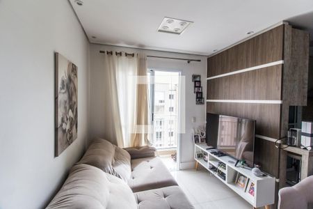 Sala  de casa para alugar com 2 quartos, 58m² em Jardim Tupanci, Barueri