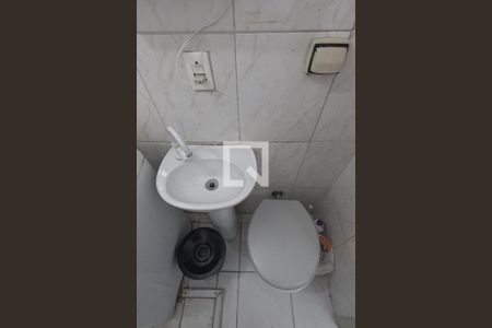 Banheiro de kitnet/studio para alugar com 1 quarto, 34m² em José Menino, Santos