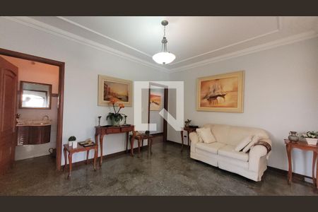 Casa à venda com 300m², 4 quartos e 4 vagasSala