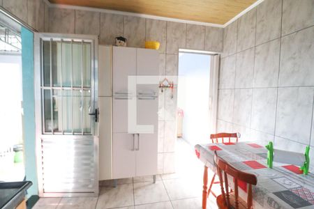 Casa à venda com 139m², 2 quartos e 2 vagas Casa à venda com 139m², 2 quartos e 2 vagasCozinha e Área de Serviço