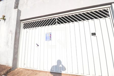 Casa à venda com 139m², 2 quartos e 2 vagas Casa à venda com 139m², 2 quartos e 2 vagasPlaca