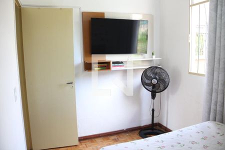 Quarto de apartamento à venda com 3 quartos, 58m² em Industrial, Contagem