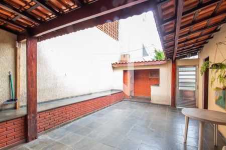 Casa à venda com 229m², 3 quartos e 3 vagas Casa à venda com 229m², 3 quartos e 3 vagasVaranda