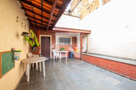 Casa à venda com 229m², 3 quartos e 3 vagas Casa à venda com 229m², 3 quartos e 3 vagasVaranda