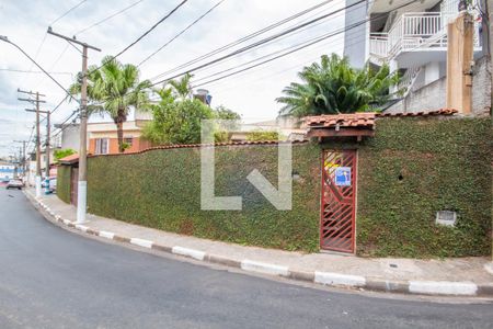 Casa à venda com 229m², 3 quartos e 3 vagas Casa à venda com 229m², 3 quartos e 3 vagasFachada