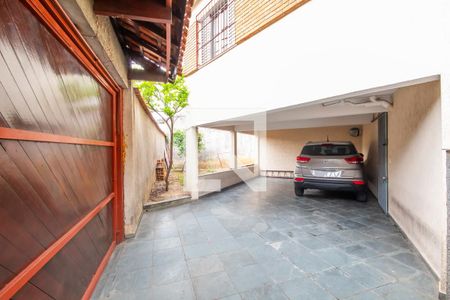 Casa à venda com 229m², 3 quartos e 3 vagas Casa à venda com 229m², 3 quartos e 3 vagasGaragem