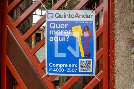 Casa à venda com 229m², 3 quartos e 3 vagas Casa à venda com 229m², 3 quartos e 3 vagasPlaca