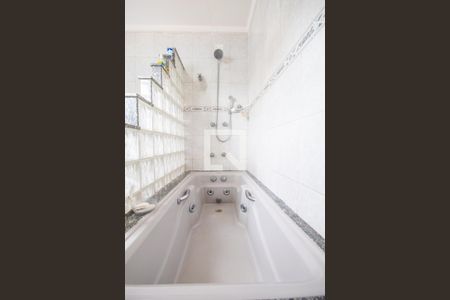 Casa à venda com 229m², 3 quartos e 3 vagas Casa à venda com 229m², 3 quartos e 3 vagasBanheiro da Suíte