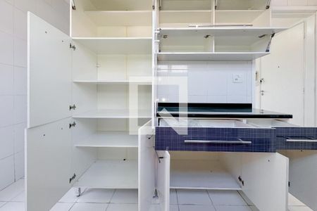 Apartamento à venda com 74m², 2 quartos e 1 vaga Apartamento à venda com 74m², 2 quartos e 1 vagaCozinha - Armários