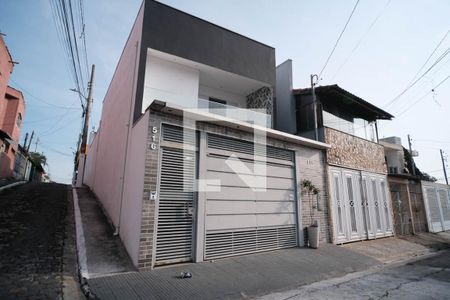 Casa à venda com 150m², 3 quartos e 2 vagas Casa à venda com 150m², 3 quartos e 2 vagasFachada