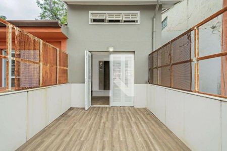 Casa à venda com 3 quartos, 113m² em Vila Elvira, São Paulo