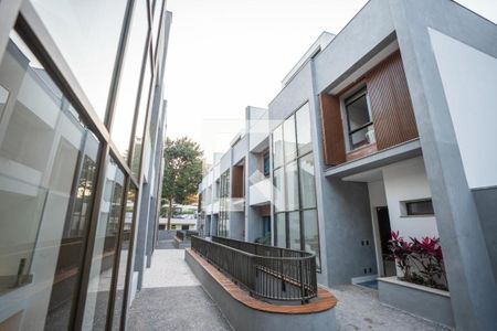 Casa à venda com 4 quartos, 337m² em Santo Amaro, São Paulo