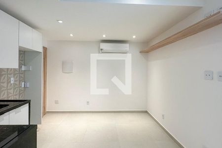 Quarto/Cozinha de kitnet/studio à venda com 1 quarto, 32m² em Copacabana, Rio de Janeiro