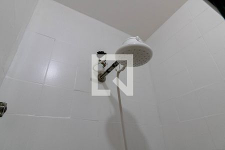 Banheiro de kitnet/studio para alugar com 1 quarto, 23m² em Partenon, Porto Alegre