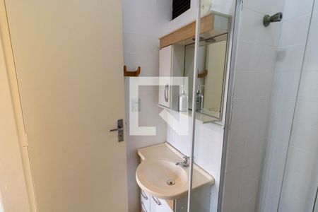 Banheiro de kitnet/studio para alugar com 1 quarto, 23m² em Partenon, Porto Alegre