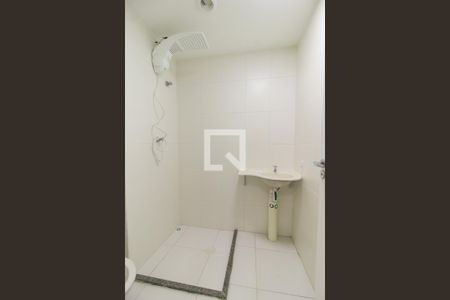 Banheiro de kitnet/studio para alugar com 1 quarto, 26m² em Conjunto Residencial José Bonifácio, São Paulo