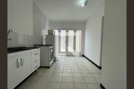 Cozinha de kitnet/studio para alugar com 1 quarto, 35m² em Jardim Trussardi, São Paulo