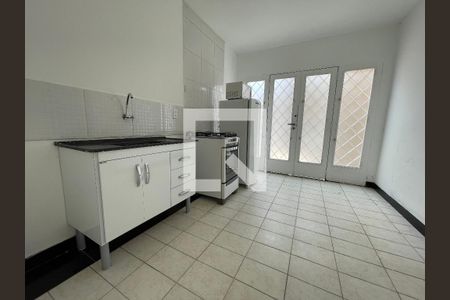 Cozinha de kitnet/studio para alugar com 1 quarto, 35m² em Jardim Trussardi, São Paulo