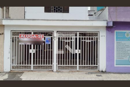 Casa para alugar com 200m², 2 quartos e 2 vagas Casa para alugar com 200m², 2 quartos e 2 vagasFAchada + Placa