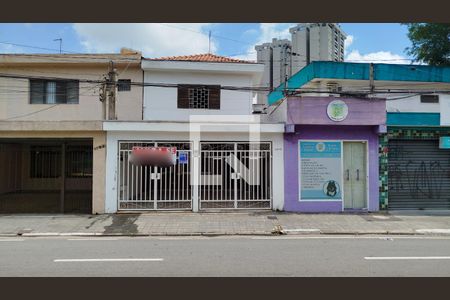 Casa para alugar com 200m², 2 quartos e 2 vagas Casa para alugar com 200m², 2 quartos e 2 vagasFachada