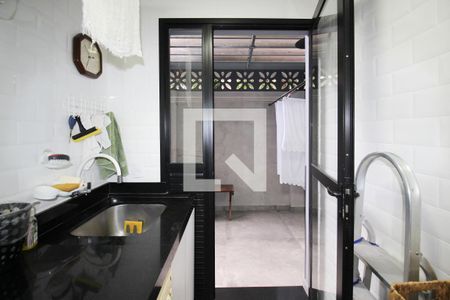 Casa à venda com 250m², 4 quartos e 3 vagas Casa à venda com 250m², 4 quartos e 3 vagasÁrea de Serviço