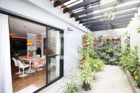 Casa à venda com 250m², 4 quartos e 3 vagas Casa à venda com 250m², 4 quartos e 3 vagasQuintal