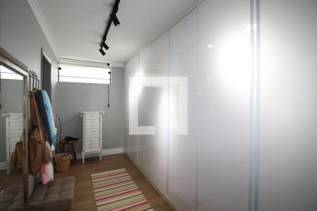 Casa à venda com 250m², 4 quartos e 3 vagas Casa à venda com 250m², 4 quartos e 3 vagasCloset da suíte 1