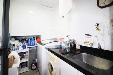 Casa à venda com 250m², 4 quartos e 3 vagas Casa à venda com 250m², 4 quartos e 3 vagasÁrea de Serviço