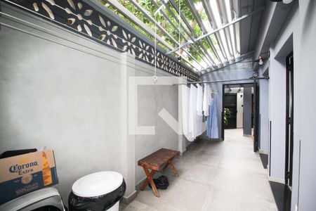 Casa à venda com 250m², 4 quartos e 3 vagas Casa à venda com 250m², 4 quartos e 3 vagasQuintal