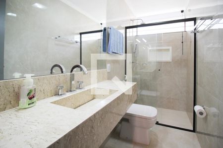 Casa à venda com 250m², 4 quartos e 3 vagas Casa à venda com 250m², 4 quartos e 3 vagasBanheiro