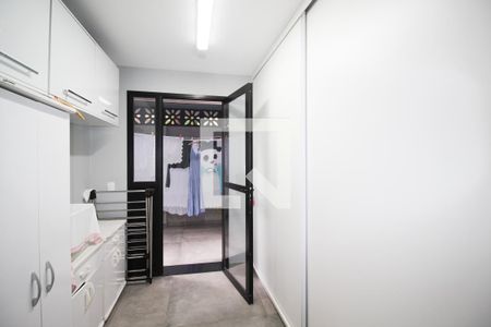 Casa à venda com 250m², 4 quartos e 3 vagas Casa à venda com 250m², 4 quartos e 3 vagasQuarto de Serviço