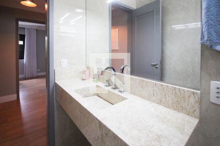 Casa à venda com 250m², 4 quartos e 3 vagas Casa à venda com 250m², 4 quartos e 3 vagasBanheiro