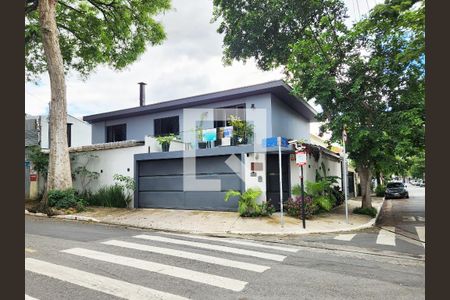 Casa à venda com 250m², 4 quartos e 3 vagas Casa à venda com 250m², 4 quartos e 3 vagasFachada