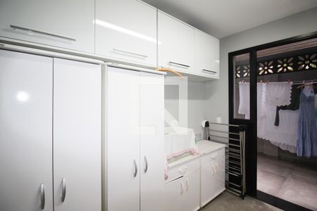 Casa à venda com 250m², 4 quartos e 3 vagas Casa à venda com 250m², 4 quartos e 3 vagasQuarto de Serviço