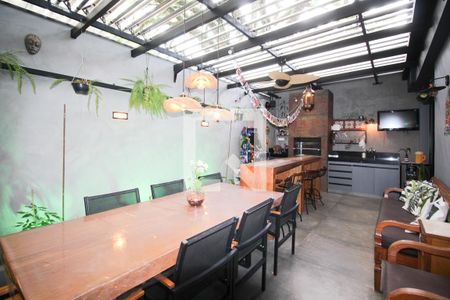 Casa à venda com 250m², 4 quartos e 3 vagas Casa à venda com 250m², 4 quartos e 3 vagasChurrasqueira