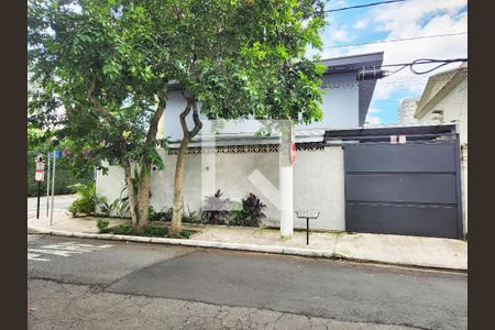 Casa à venda com 250m², 4 quartos e 3 vagas Casa à venda com 250m², 4 quartos e 3 vagasFachada