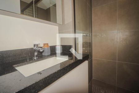 Banheiro de kitnet/studio para alugar com 1 quarto, 35m² em Rio Branco, Porto Alegre