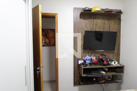 Quarto 1  de apartamento para alugar com 2 quartos, 45m² em Santa Mônica, Uberlândia