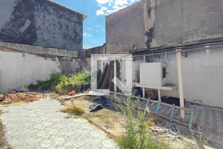 Casa à venda com 100m², 3 quartos e 2 vagas Casa à venda com 100m², 3 quartos e 2 vagasQuintal