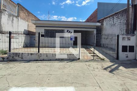 Casa à venda com 100m², 3 quartos e 2 vagas Casa à venda com 100m², 3 quartos e 2 vagasFachada