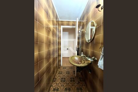 Lavabo de casa à venda com 5 quartos, 134m² em Jardim Prudência, São Paulo