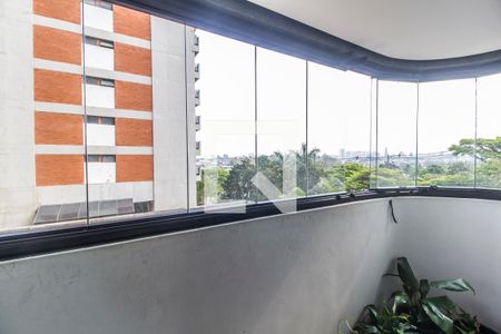 Apartamento à venda com 202m², 4 quartos e 3 vagas Apartamento à venda com 202m², 4 quartos e 3 vagasVaranda