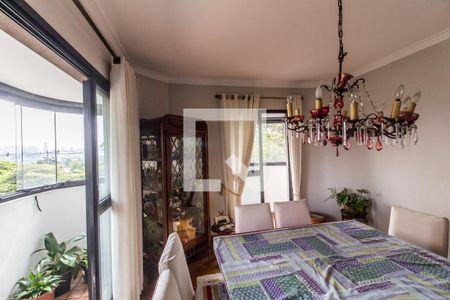 Apartamento à venda com 202m², 4 quartos e 3 vagas Apartamento à venda com 202m², 4 quartos e 3 vagasSala de Jantar