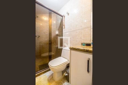 Apartamento à venda com 202m², 4 quartos e 3 vagas Apartamento à venda com 202m², 4 quartos e 3 vagasBanheiro da Suíte 2