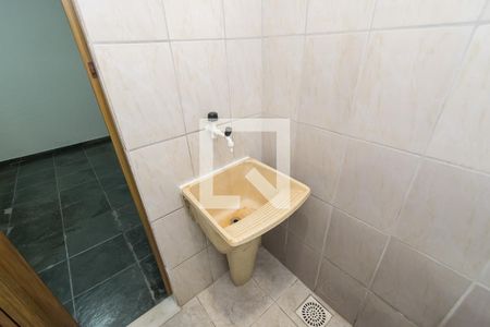 Banheiro de kitnet/studio para alugar com 1 quarto, 15m² em Vicente de Carvalho, Rio de Janeiro