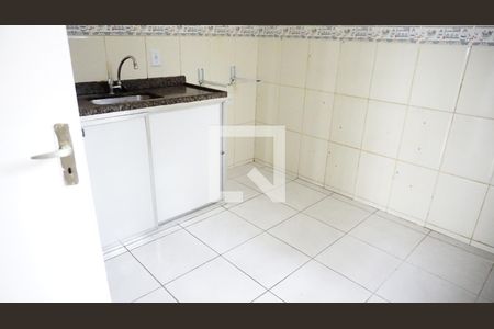 Cozinha de casa de condomínio para alugar com 2 quartos, 56m² em Taquara, Rio de Janeiro