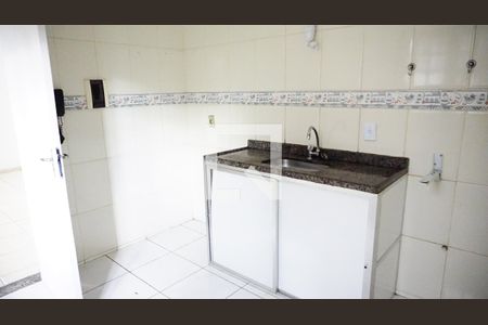 Cozinha de casa de condomínio para alugar com 2 quartos, 56m² em Taquara, Rio de Janeiro