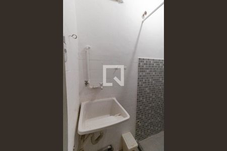 Banheiro de kitnet/studio para alugar com 1 quarto, 27m² em Centro, Niterói