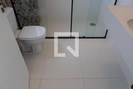 Casa de condomínio para alugar com 520m², 4 quartos e 6 vagas Casa de condomínio para alugar com 520m², 4 quartos e 6 vagasBanheiro da Suíte 2