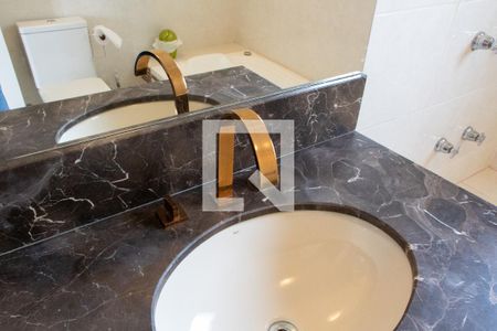 Casa de condomínio para alugar com 520m², 4 quartos e 6 vagas Casa de condomínio para alugar com 520m², 4 quartos e 6 vagasBanheiro da Suíte 4